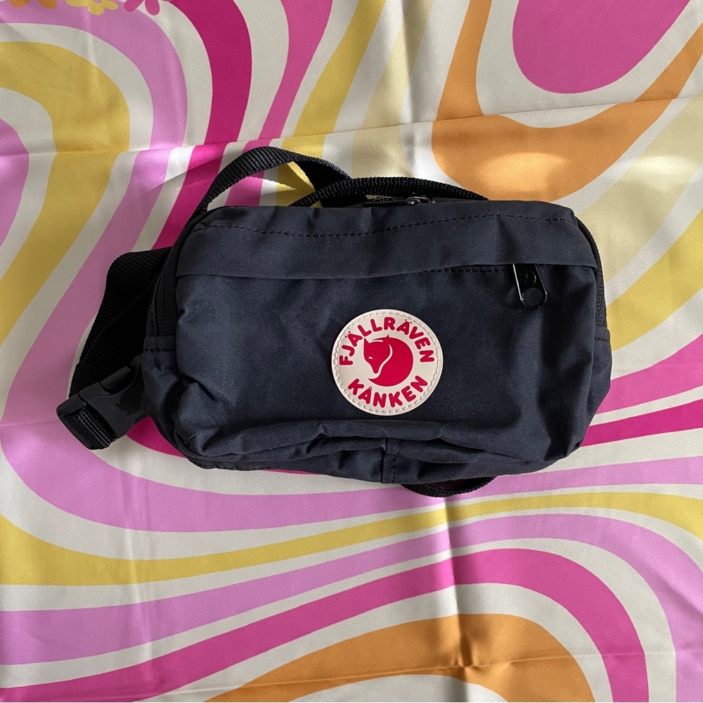 Fjallraven Kanken Hip Pack in Black 550